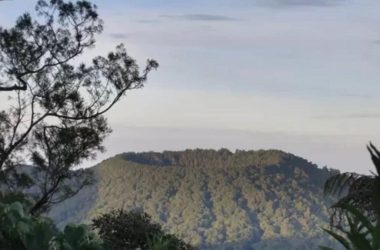 6 Fakta Menarik Gunung Lesung Di Bali Yang Punya Kawah Unik Mirip Mata Terbuka 8595286.jpg