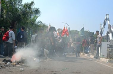 Ulang Tahun Banten Dikepung Demonstrasi Mahasiswa Orasi Di Sidang Istimewa 79cd248.jpg